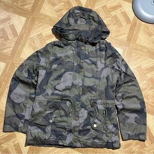 YMI lightweight camouflage utility drawstring jacket small